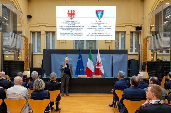 Günther Unterthiner, Direktor der Abteilung Landesforstdienst, war von Anfang an bei der Ausarbeitung des schriftlichen Abkommens dabei. (Foto: LPA/Fabio Brucculeri)