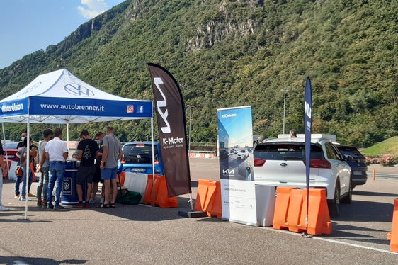 Rund 300 Besucher haben am E-Drive Day am Sonntag in Pfatten teilgenommen. (Foto: LPA/STA/Perathoner/Stefenelli)