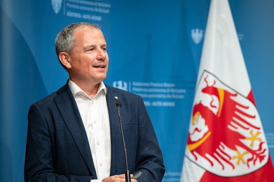 Das konstante Wachstum des GEOPARC Bletterbach beschrieb Peter Daldos, Präsident des GEOPARC Bletterbach: Nach der Umwandlung in einen Sonderbetrieb der Gemeinde im Jänner 2026 und mit der Ausarbeitung eines neuen Finanzierungsmodells streben wir nun hin zu einem Ganzjahresbetrieb. (Foto: LPA/Fabio Brucculeri)