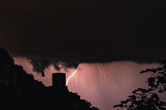 Was gilt es vor, während und nach Gewittern zu beachten: Dazu gibt es Verhaltensempfehlungen der Agentur für Bevölkerungsschutz. (Foto: LPA/Florian Mair, Terlan)