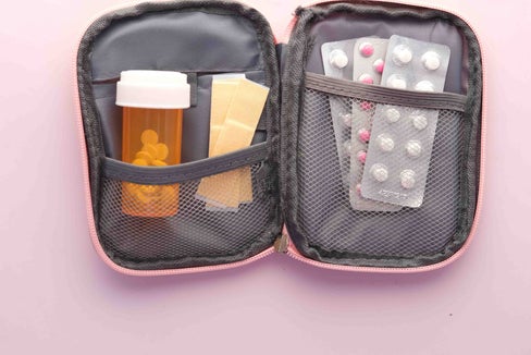 Das Gesundheitsressort rät dazu, Medikamente auf Reisen vor Hitze zu schützen. Wer unsicher ist, wie ein bestimmtes Arzneimittel gelagert werden soll, kann sich an die Apotheke wenden. (Foto: Pexels. Das Foto darf nur in Zusammenhang mit dieser Pressemitteilung verwendet werden.)