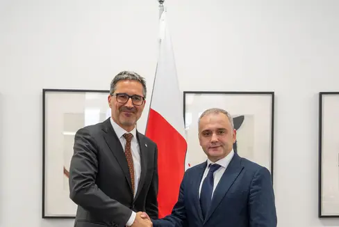 Grazie alla sua posizione geografica e alla sua pluralità culturale, la regione della Transcarpazia è considerata un potenziale partner dell'Alto Adige per uno scambio a lungo termine. Una cooperazione più approfondita sarà discussa nel quadro della Conferenza per la ricostruzione dell'Ucraina che si terrà a Roma nel mese di luglio. Il 5 giugno si sono incontrati per la prima volta a Bolzano il presidente della Provincia Arno Kompatscher e Andriy Sheketa, primo vicepresidente del Consiglio regionale della Transcarpazia. (Foto: Eurac Research/Annelie Bortolotti)