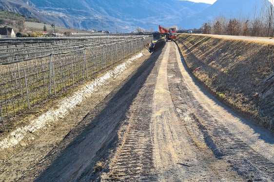 Das Amt für Wildbachverbauung Süd in der Agentur für Bevölkerungsschutz hat den Damm auf der orografisch linken Seite der Etsch in den Gemeinden Auer und Pfatten verstärkt. (Foto: LPA/Amt für Wildbachverbauung Süd in der Agentur für Bevölkerungsschutz)