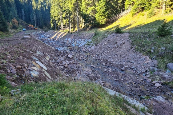 Im Osterbach hat die Wildbachverbauung die Ufermauern aus Zyklopensteinen oberhalb der bestehenden Wasserfassung der Gemeinde Ritten auf einer Länge von insgesamt circa 300 Metern wieder instandgesetzt. (Foto: LPA/Landesamt für Wildbach- und Lawinenverbauung Nord)