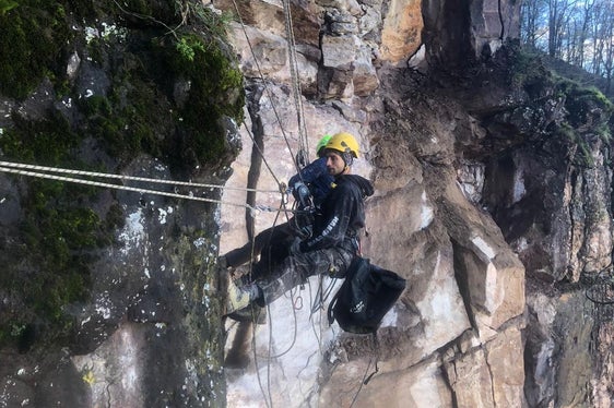 Die Abbruchstelle an der Felswand oberhalb der Industriezone in Auer wurde zügig gesäubert. (Foto: LPA/Landesamt für Geologie und Baustoffprüfung)