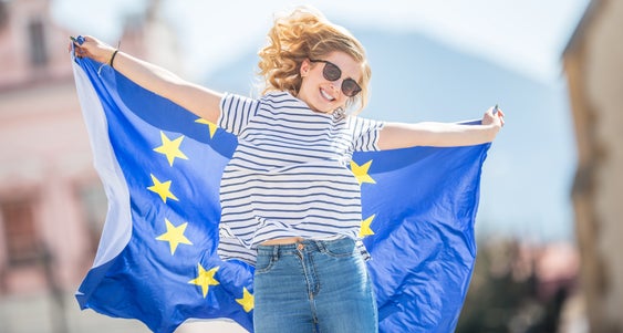 Die Südtiroler Gemeinden können Europabeauftragte nominieren, die die Aufgabe haben sollen, die Europäische Union noch näher zum Bürger zu bringen. Europalandesrätin Magdalena Amhof ruft in einem Brief an alle Bürgermeisterinnen und Bürgermeister zur Teilnahme an der Initiative auf. (Foto: LPA/Europe Direct Südtirol)