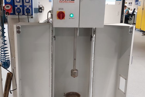 Il tomovallo o para massi è uno strumento che viene impegato nella costruzione di opere di difesa realizzata per mitigare i pericoli idrogeologici e di caduta massi (Foto: ASP/Igor Cocca)