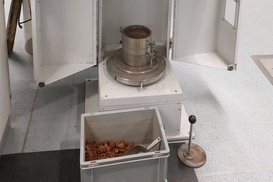 Il tomovallo o para massi è uno strumento che viene impegato nella costruzione di opere di difesa realizzata per mitigare i pericoli idrogeologici e di caduta massi (Foto: ASP/Igor Cocca)