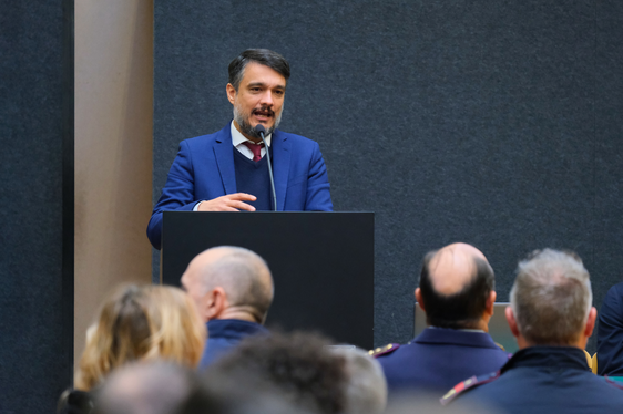 Wie mit Bedrohungen der IT-Sicherheit in Italien umgegangen wird, erläuterte Roberto Caramia, der Leiter der Abteilung CSIRT Italien der gesamtstaatlichen Agentur für Cybersicherheit (ACN). (Foto: LPA/Lukas Forer)