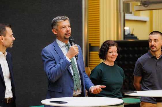 Come ha detto l'assessore provinciale alle Infrastrutture e alla Mobilità, Daniel Alfreider, durante la conferenza stampa: “Non si tratta soltanto di soluzioni tecniche, ma soprattutto di impegno, creatività e collaborazione. Il premio vuole essere sia un riconoscimento sia uno stimolo per sviluppare nuove idee”. (Foto: USP/STA/Ivan Brentegani)