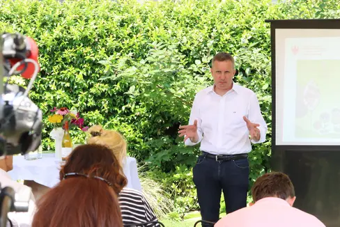 Förderung der Tourismusorganisationen auf neue Beine gestellt: der auch für den Funktionsbereich Tourismus zuständige Landesrat Luis Walcher (im Bild bei der Vorstellung des Agrar- und Forstberichts am 25. Juni dieses Jahres) (Foto: LPA/Maja Clara)