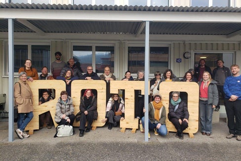 Viaggio di studio in Svizzera: la delegazione altoatesina davanti al Centro ROTO di Winterthur. (Foto: Agenzia provinciale per l'ambiente e la tutela del clima)