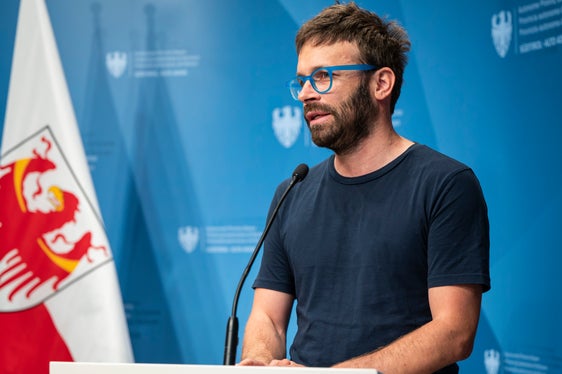 Florian Pallua vom Forum Prävention hob unter anderem die Ermöglichung der Selbstwirksamkeit als großen Mehrwert der Initiative hervor: Es geht darum, dass jemand an mich, an mein Projekt glaubt. (Foto: LPA/Fabio Brucculeri)