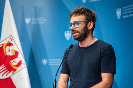 Florian Pallua vom Forum Prävention hob unter anderem die Ermöglichung der Selbstwirksamkeit als großen Mehrwert der Initiative hervor: Es geht darum, dass jemand an mich, an mein Projekt glaubt. (Foto: LPA/Fabio Brucculeri)