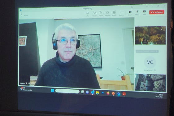 Das Neue Europäische Bauhaus fördere eine nachhaltige und gemeinschaftliche Zukunft, indem es Wissenschaft, Technologie, Kunst und Kultur vereine, erklärte per Videozuschaltung Alessandro Rancati. (Foto: Euregio/Armin Gluderer)