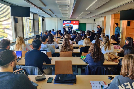 Start des zweiten Studienjahrs für das Medizinstudium in Bozen: Die Hörsäle der Claudiana in Bozen haben sich am 29. September wieder mit Studierenden gefüllt. (Foto: LPA/Ressort Gesundheitsvorsorge und Gesundheit)
