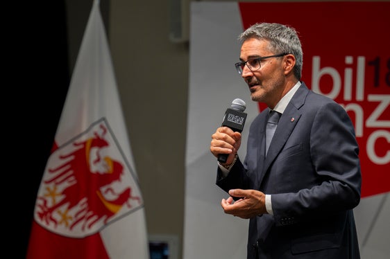 #Vorangehen: Landeshauptmann Arno Kompatscher (Foto: LPA/Manuela Tessaro)