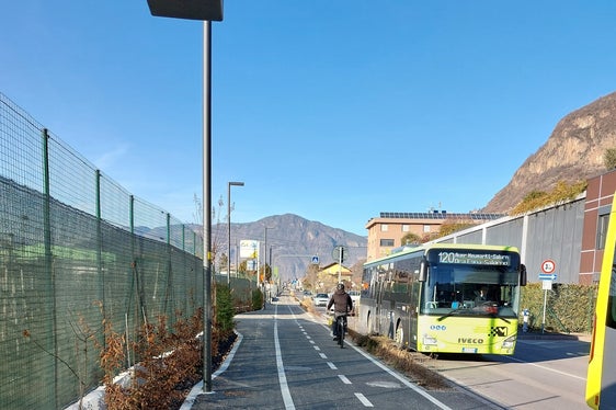 Gli investimenti per la mobilità ciclistica sono stati fatti e sono in corso in tutta la provincia, dalla Val Venosta alla Val Sarentino, fino alla Bassa Atesina. (Foto: USP/Dipartimento Infrastrutture e Mobilità)