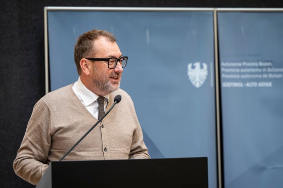 Il consigliere di Stato Peyer ha sottolineato i punti in comune, ma anche le differenze tra le due regioni: Il trilinguismo del nostro Cantone rappresenta una sfida anche per noi. D’altra parte, esiste una differenza sostanziale, poiché il nostro Cantone ha competenze e compiti molto più ampi nel settore della sicurezza pubblica e dell’azione penale. (Foto: USP/Fabio Brucculeri)
