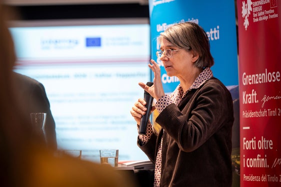 La professoressa Esther Happacher ha sottolineato, a nome del team di progetto, l’importanza dell’elaborazione scientifica delle competenze per la cooperazione transfrontaliera. (Foto: USP/Fabio Brucculeri)