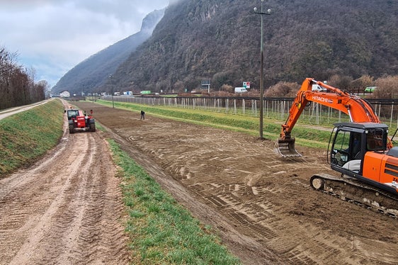 L'Ufficio Sistemazione bacini montani sud ha realizzato un filtro di fondo sull'argine dell'Adige. (Foto: USP/Ufficio Sistemazione bacini montani sud)