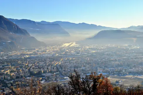 Bolzano Sud. La Giunta ha dato parere positivo alle modifiche dei due piani di attuazione delle zone produttive di interesse provinciale Zona commerciale Bolzano – Sud e “Via Einstein Sud e Via Aeroporto” (Foto: ASP/Peter Daldos)