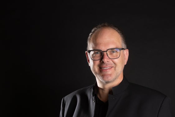 Der bisherige künstlerischer Leiter der Jugend Brass Band Südtirol Johann Finatzer wurde in seinem Amt bestätigt. (Foto/LPA/Deutsche Bildungsdirektion/Erwin Flor)