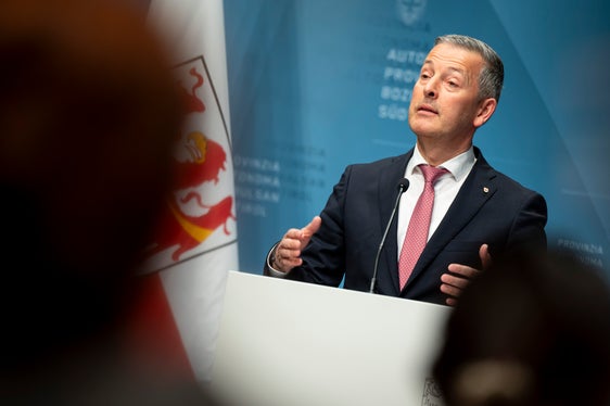 “Aumentando i contributi per le pompe di calore, vogliamo facilitare il passaggio a tecnologie ecologiche e ridurre l'uso di combustibili fossili, soprattutto gas, nel settore del riscaldamento”, ha spiegato l'assessore provinciale Peter Brunner. (Foto: USP/Fabio Brucculeri)