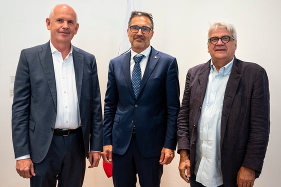 Il nuovo presidente del Consiglio di Amministrazione di IAA, Johannes Schneebacher (nella foto da sinistra), il presidente della Provincia Arno Kompatscher e il direttore generale di IAA Stefan Gasslitter. (Foto: USP/Fabio Brucculeri)