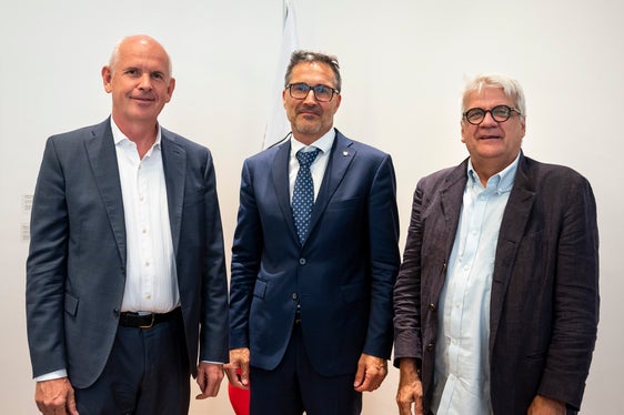 Il nuovo presidente del Consiglio di Amministrazione di IAA, Johannes Schneebacher (nella foto da sinistra), il presidente della Provincia Arno Kompatscher e il direttore generale di IAA Stefan Gasslitter. (Foto: USP/Fabio Brucculeri)