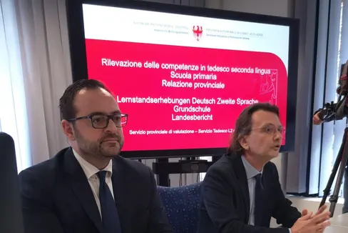 Landesrat Galateo und Bildungsdirektor Gullotta bei der heutigen Vorstellung (Foto: LPA/Anselmo Niglio)