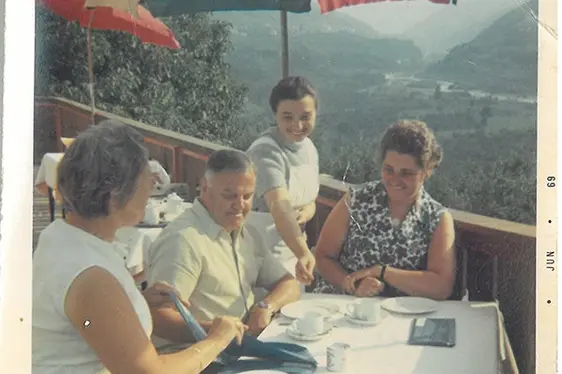 Die Aufnahme der Tourismuspionierin Erika Rohrer aus Dorf Tirol aus dem Jahr 1969 steht für den Aufbruch im Südtiroler Tourismus in den 1950er- und 1960er-Jahren. (Foto: Sammlung Touriseum - Südtiroler Landesmuseum für Tourismus)