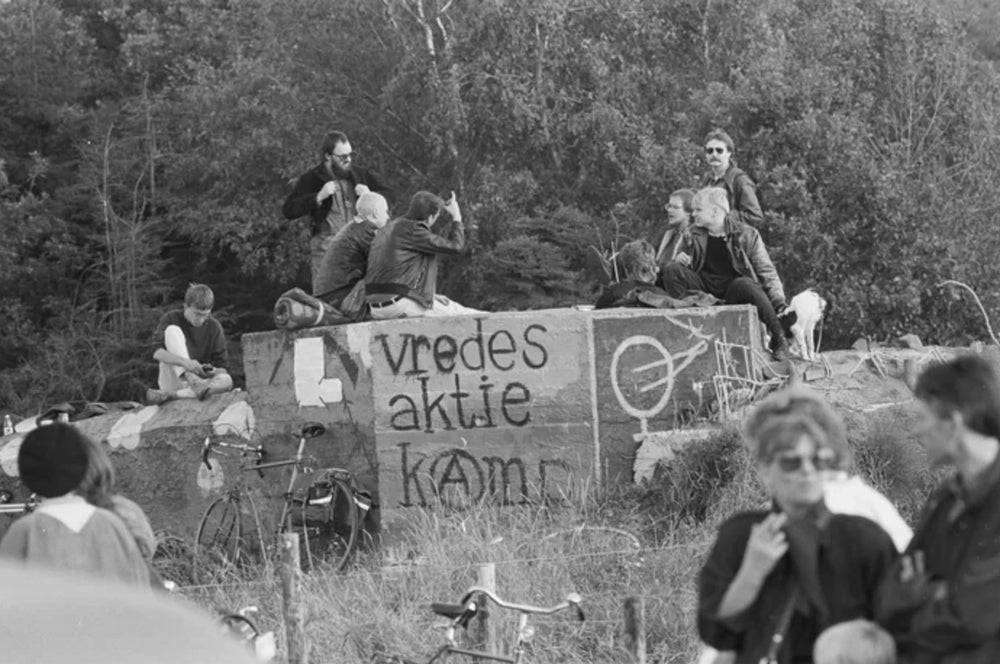 Actievoerders op het terrein van Evides.