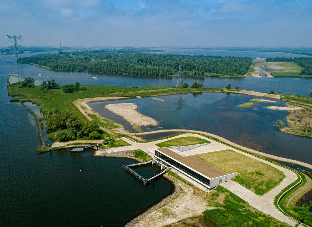 Overzichtsfoto innamepompstation Bergsche Maas en afgezonken leidingen naar spaarbekken De Gijster.