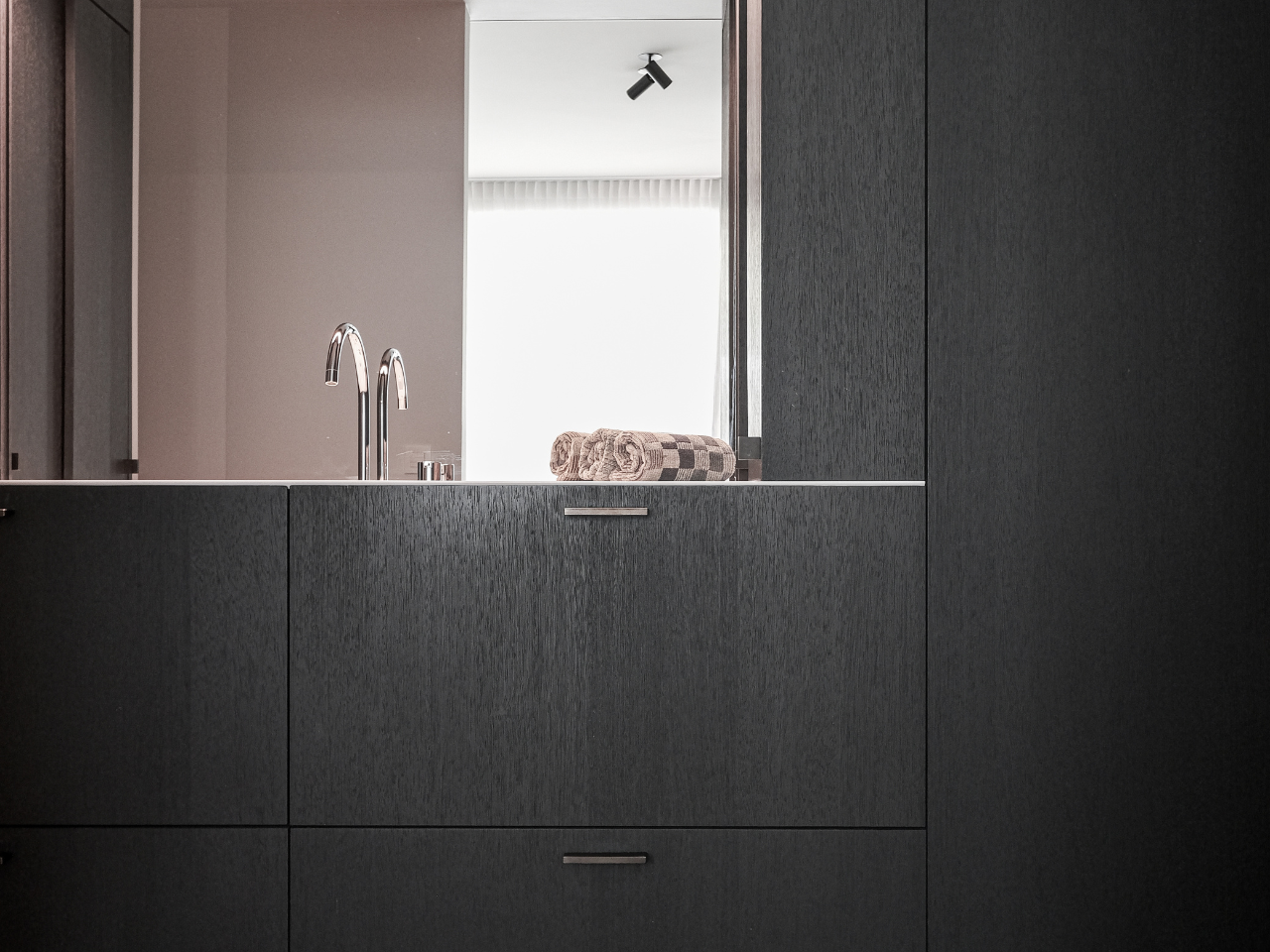 Decospan - project Yaya Black