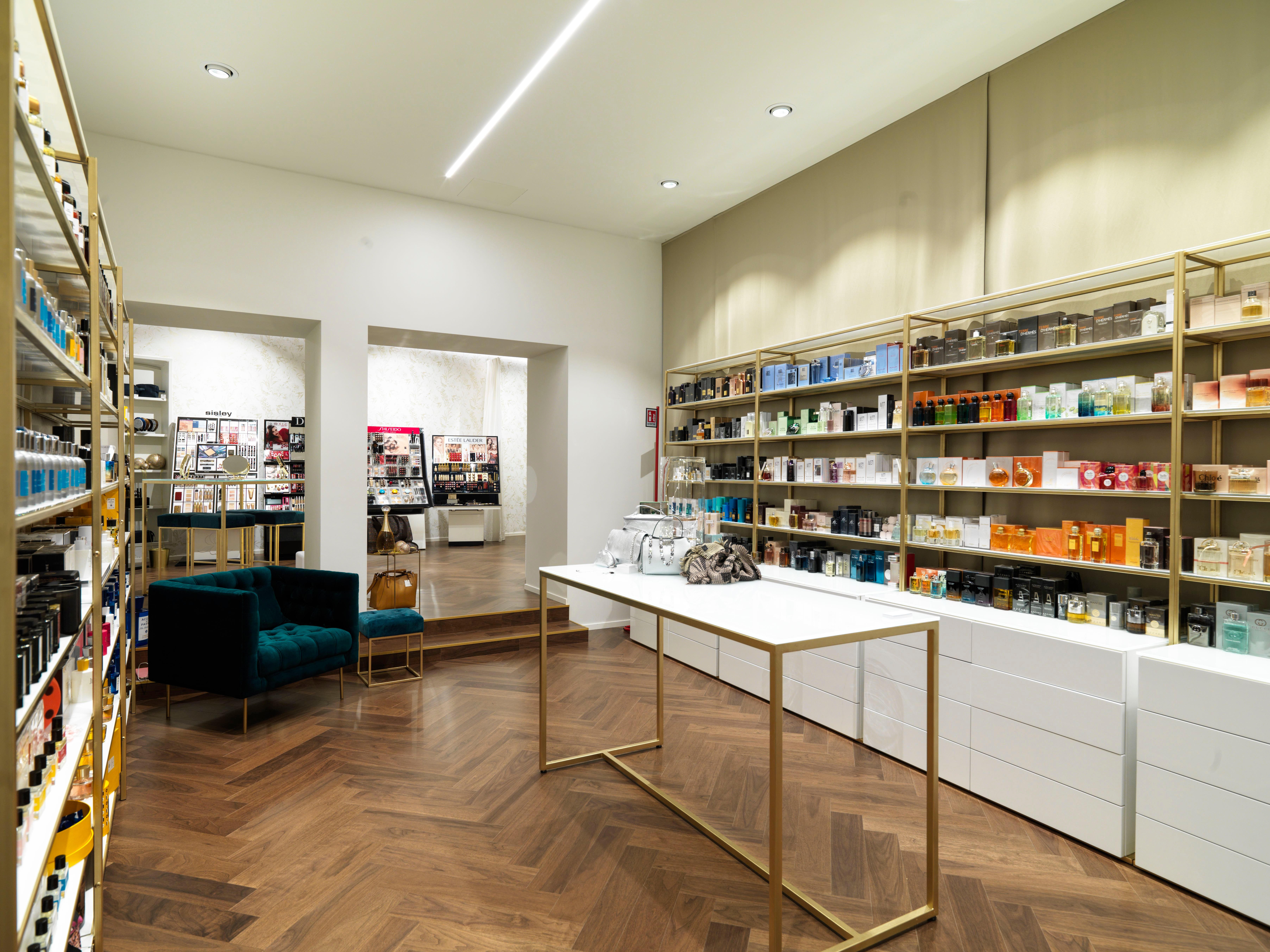 Parky - veneer - veneer floor - wooden floor - herringbone floor - walnut - walnut floor