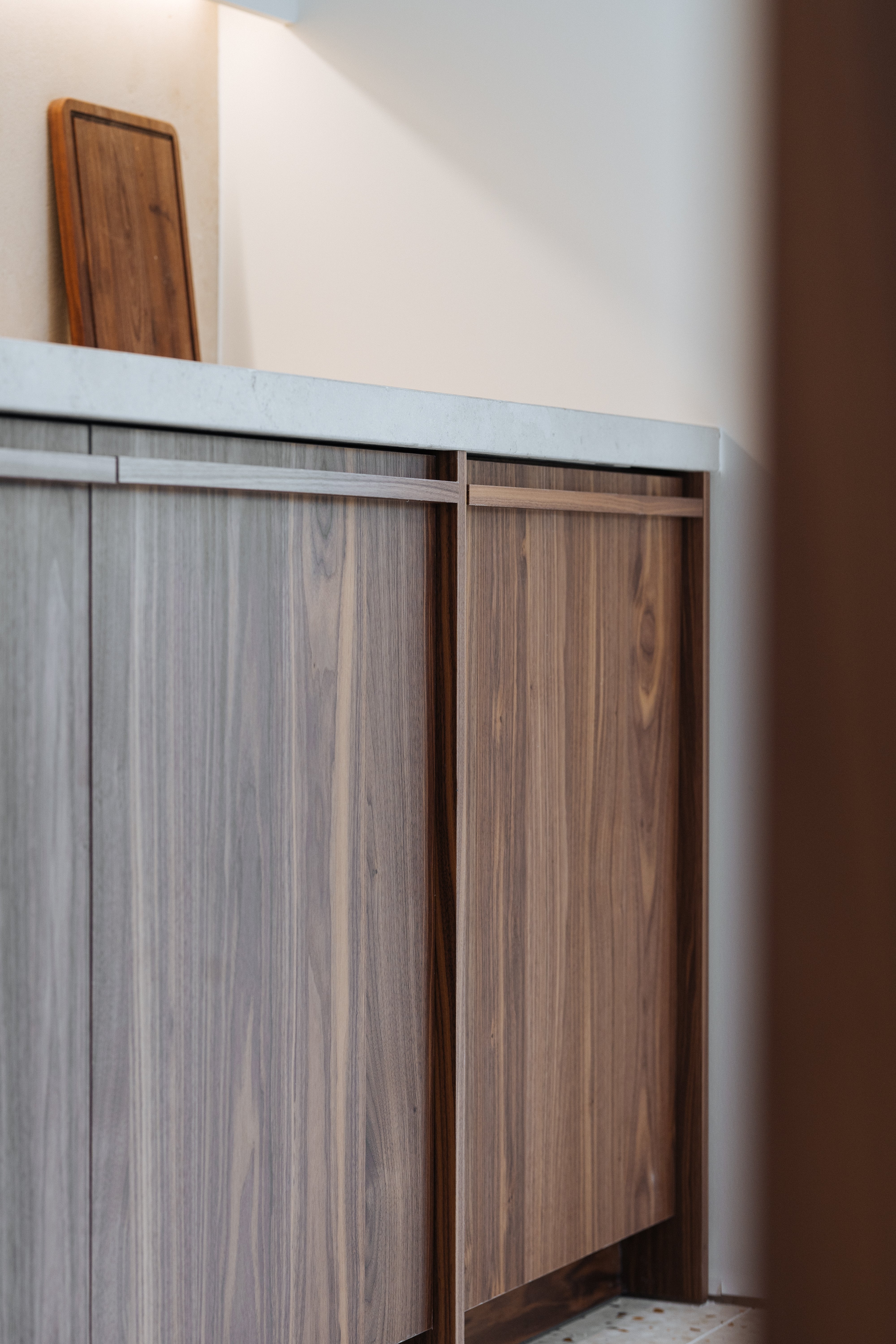 Walnut American - veneer - veneer cabinet - Total Wood Solutions