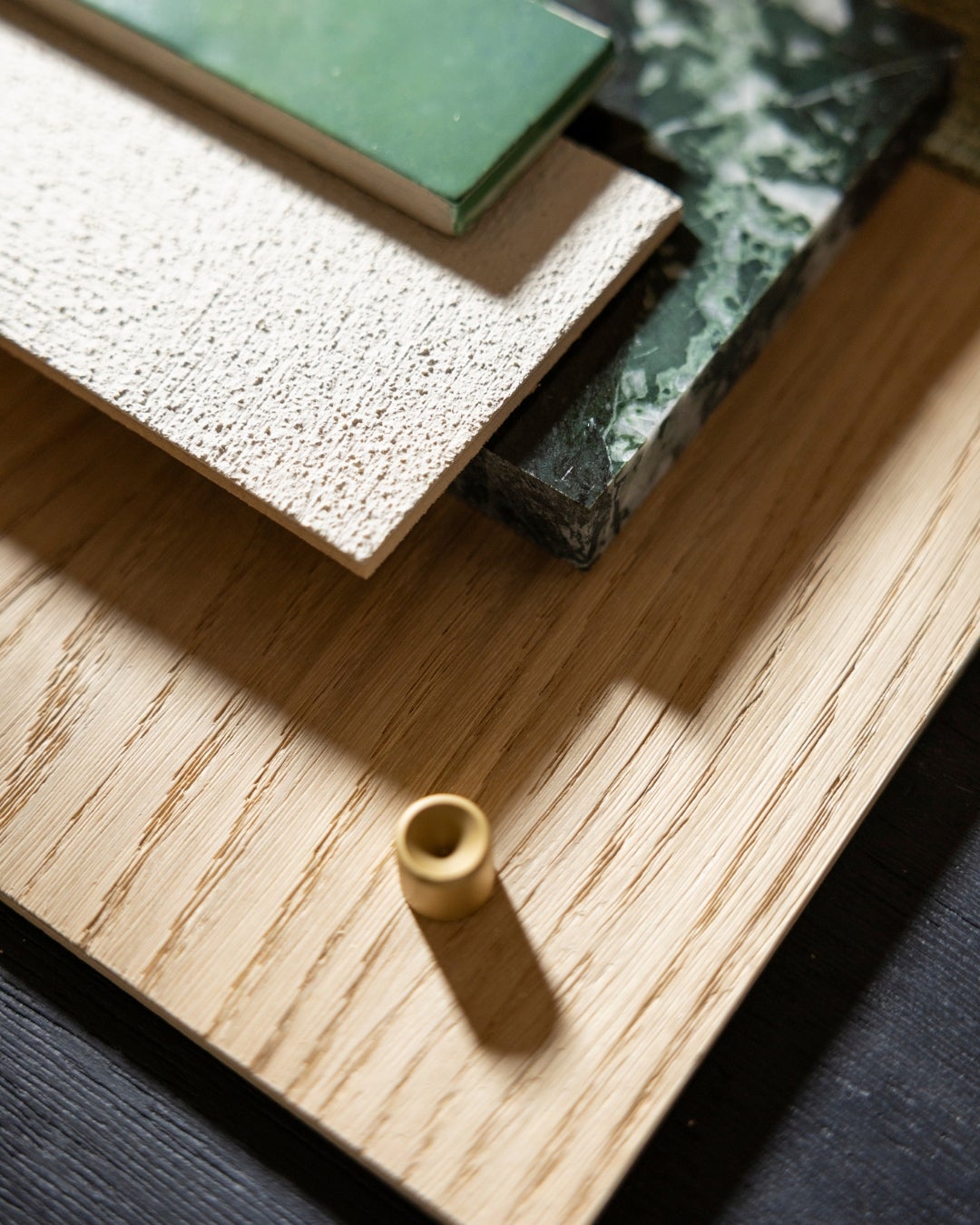 Moodboard of Querkus wood veneer collection - earthy tones - marble - green - allegro