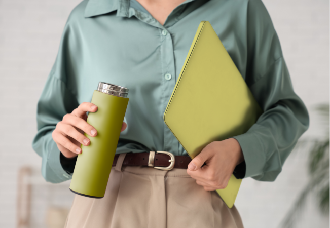 Colored insulated bottle and laptop