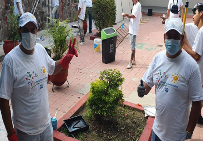 Volunteers painting an outside building in Guadalajara, Mexico 