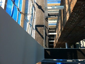 Een close-up van een gebouw