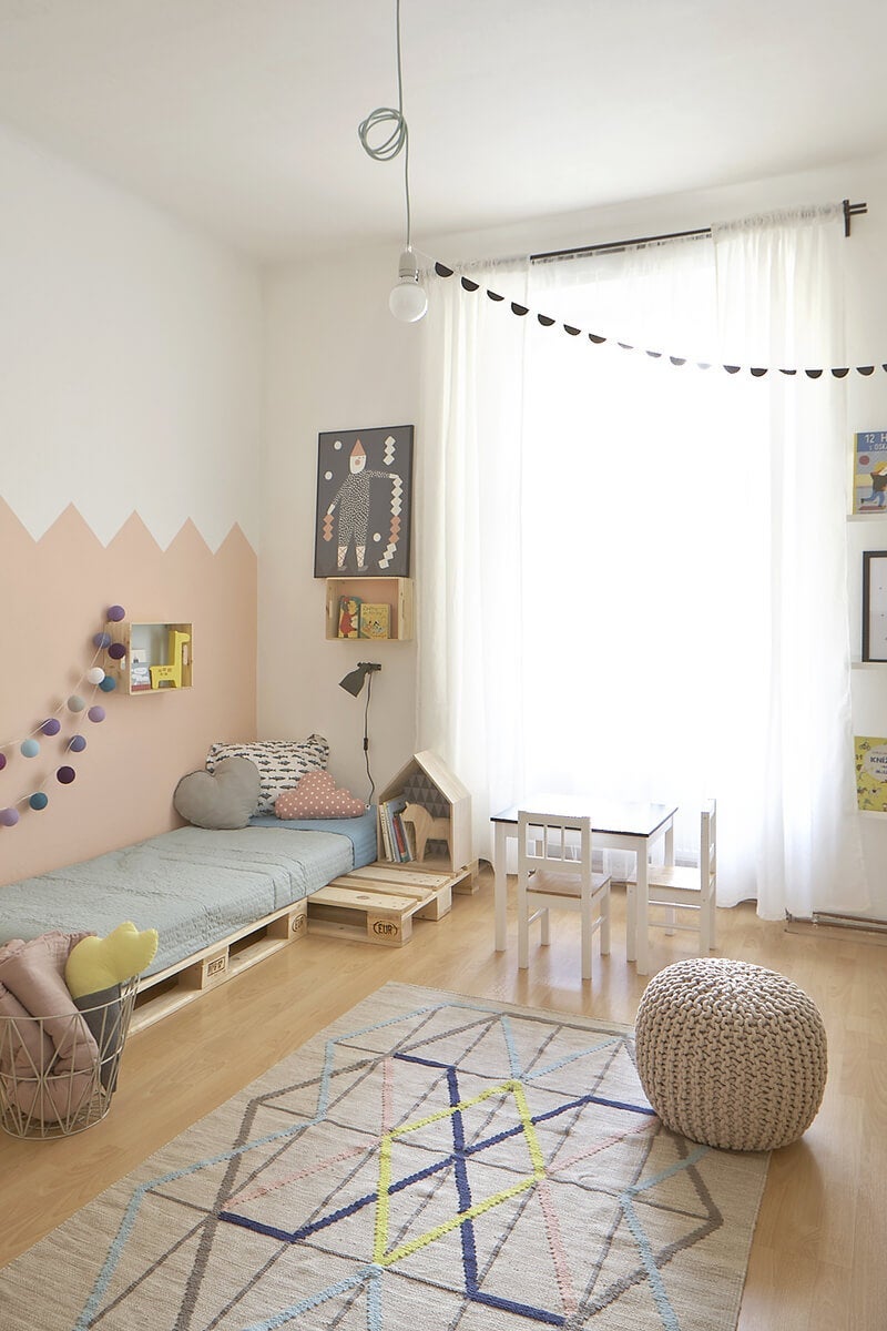 Jak proměnit nudné stěny vašeho dítka na krásný holčičí pokoj. 