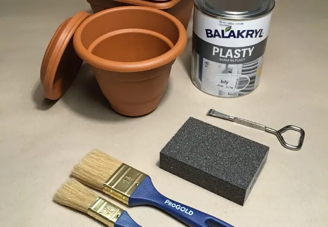 Natírání plastového povrchu barvou Balakryl Plasty vhodnou pro ABS, tvrdé PVC a umakart