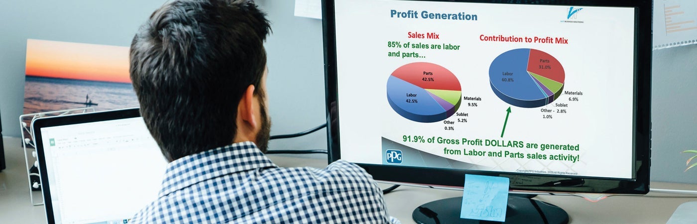 Man analysing PPG data on a computer monitor