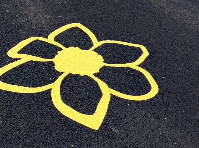 Daffodil road marking.