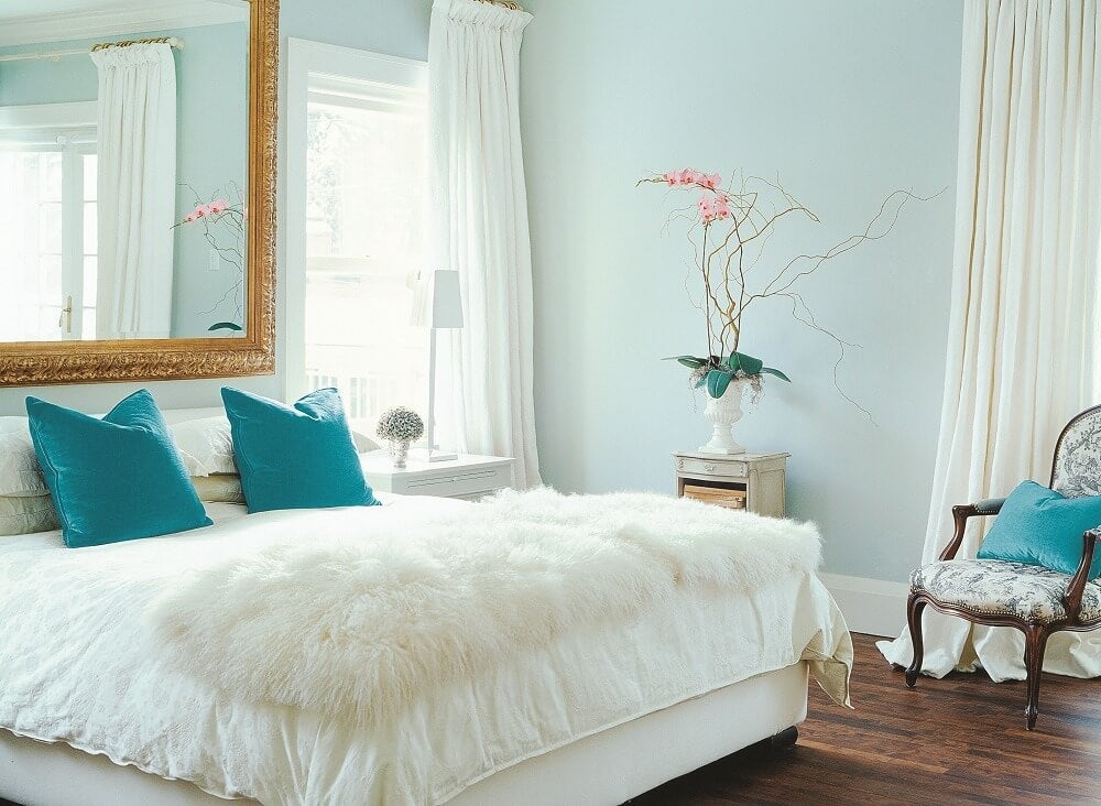 Osvěžující sprška jemných, neutrálních a křehkých pastelů. Tato barevná kombinace je rafinovaně sestavená z přírodních pastelů se „syntetickými“ akcenty. Výsledný dojem vás nabije kreativitou a přívalem nové energie.
