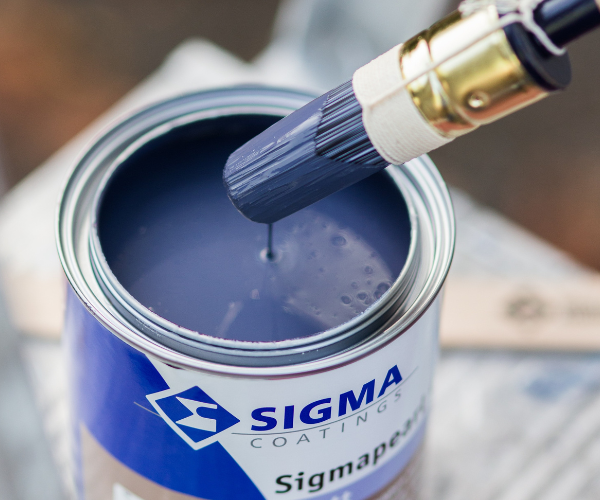 plechovka s modrou barvou