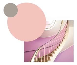 Točité schodiště s růžovými a šedými kruhy