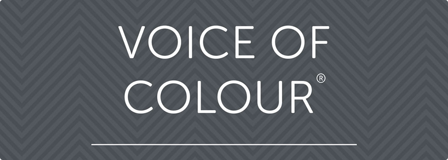 Een witte tekst op een grijze achtergrond