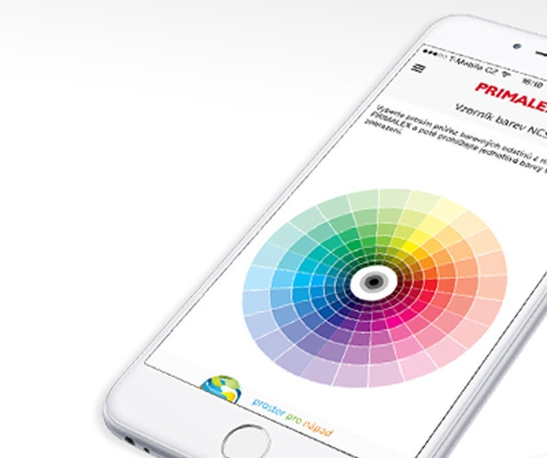 Bílý telefon s barevným kolečkem na displeji